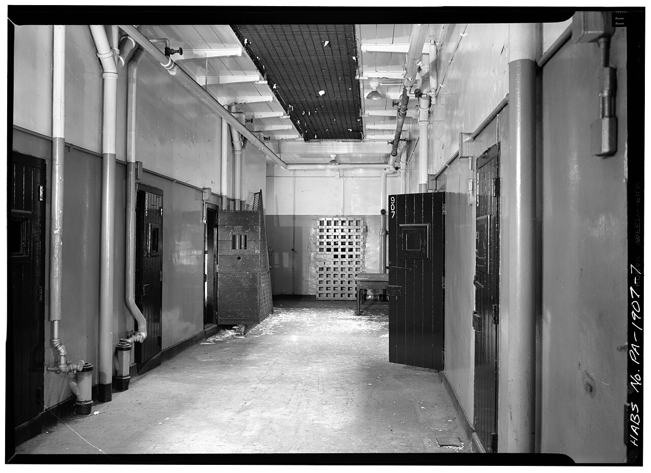Corredor de la prisión de Moyamensing, Filadelfia, fotografiado en 1965